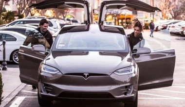 Ο γιος του W. Smith με Tesla Model X