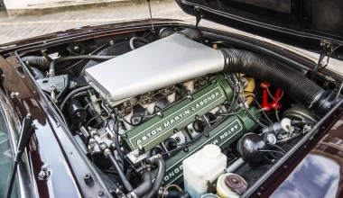 O Sir Elton John πουλάει την Aston Martin του