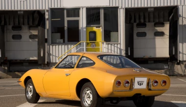 Το σύγχρονο Opel GT δίπλα στην ιστορία του