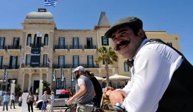 Η MINI στο Tweed Run στο νησί των Σπετσών