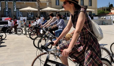 Η MINI στο Tweed Run στο νησί των Σπετσών