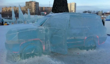 Ένα Land Cruiser από πάγο παρακαλώ