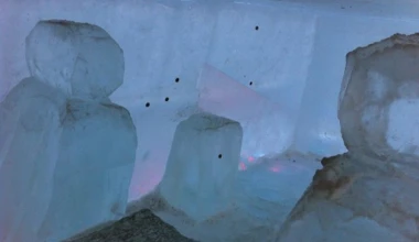 Ένα Land Cruiser από πάγο παρακαλώ