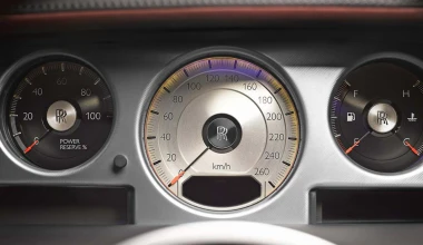 Ο κύριος επιθυμεί σαμπάνια;