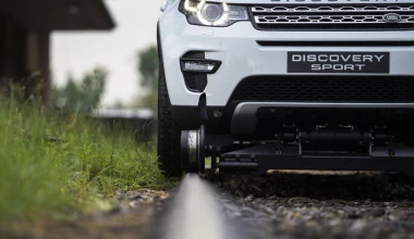 Σέρνει τρένο… το Land Rover (video)