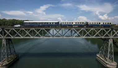 Σέρνει τρένο… το Land Rover (video)