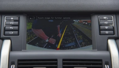 Σέρνει τρένο… το Land Rover (video)