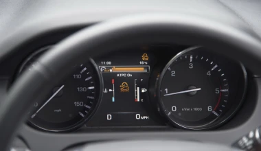 Σέρνει τρένο… το Land Rover (video)