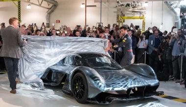 AM-RB 001 για το δρόμο και την πίστα