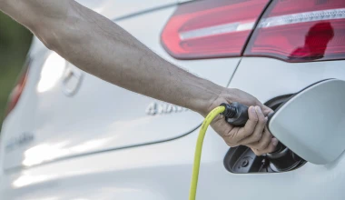 ΟΔΗΓΟΥΜΕ τη νέα Mercedes-Benz GLC Coupe