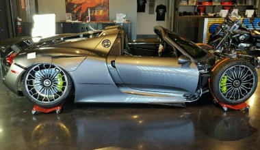 Ακόμα πωλείται η τρακαρισμένη Porsche 918 Spyder