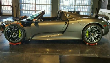 Ακόμα πωλείται η τρακαρισμένη Porsche 918 Spyder