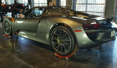Ακόμα πωλείται η τρακαρισμένη Porsche 918 Spyder