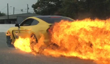 Στις φλόγες Ford Mustang GT350
