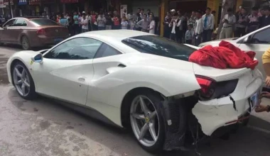 Μια Ferrari 488 GTB τρακάρει άλλη… 488 GTB