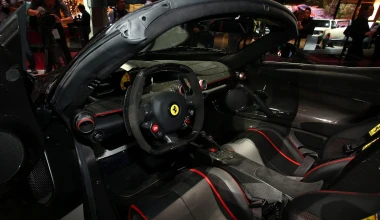 Η LaFerrari Aperta χωρίς οροφή στο Παρίσι