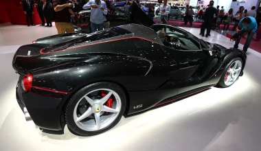 Η LaFerrari Aperta χωρίς οροφή στο Παρίσι