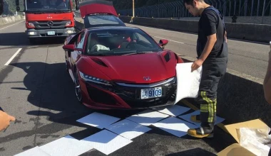 Απίστευτη δικαιολογία που τράκαρε το Honda NSX(video)