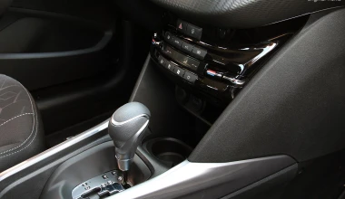 ΔΟΚΙΜΗ: Peugeot 2008 1.2 Puretech EAT6