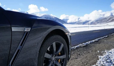 Με Nissan GT-R στο Έβερεστ