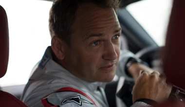 Ο Stig κάνει κατάβαση σκι με Range Rover (video)