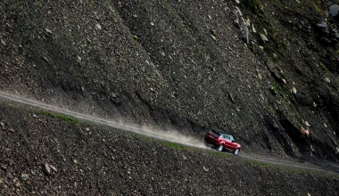 Ο Stig κάνει κατάβαση σκι με Range Rover (video)