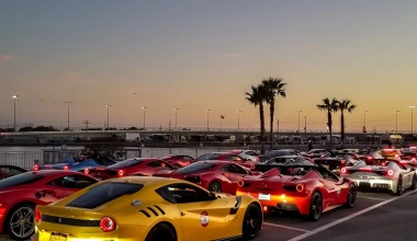 Video: 800 Ferrari στην ίδια πίστα