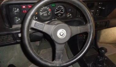 BMW M1 κάτω από… σκουπίδια