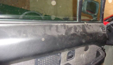 BMW M1 κάτω από… σκουπίδια