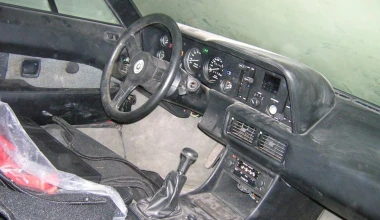 BMW M1 κάτω από… σκουπίδια