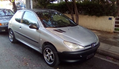 5 μεταχειρισμένα Peugeot 206 από 1.950 ευρώ