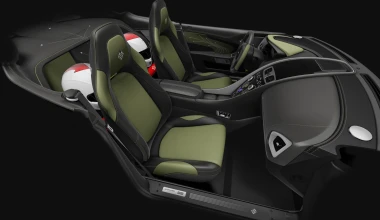 Μία Aston Martin με τη λάμψη των Red Arrows