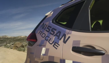 Ένα άγριο Nissan X-Trail με ερπύστριες