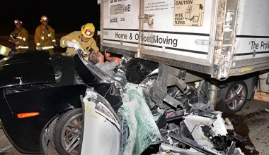 Απίστευτα τυχερός οδηγός, σε ατύχημα με νταλίκα