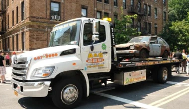 Έκανε κηδεία στο αυτοκίνητό του (Video)