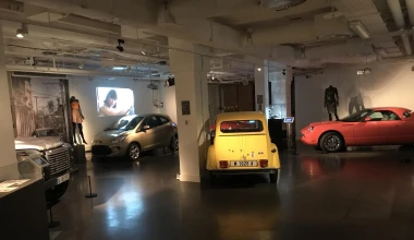 Τα κορίτσια του James Bond πίσω από το τιμόνι