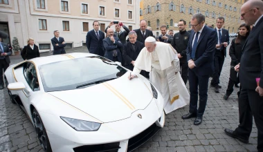 Πουλήθηκε η Lamborghini του... Πάπα
