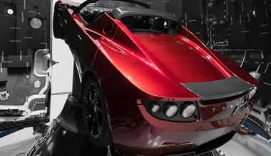 Δισεκατομμυριούχος στέλνει το Tesla Roadster στο… διάστημα