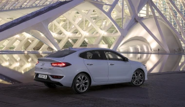 ΠΡΩΤΗ ΟΔΗΓΗΣΗ: Nέο Hyundai i30 Fastback