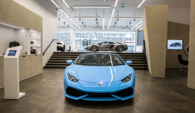 To SUV της Lamborghini έφθασε στο Παρίσι