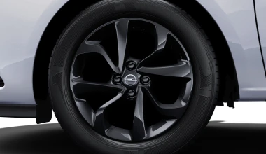 OPEL BLACK EDITION: Η γοητεία της μαύρης αντίθεσης