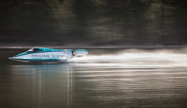 Η Jaguar σπάει ρεκόρ μέσα στο… νερό (video)