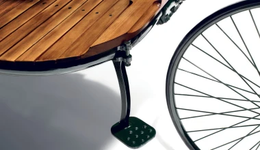 H Mercedes-Benz πουλάει το