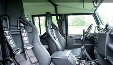 Προς πώληση το Defender του James Bond