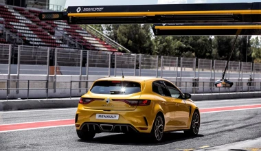 Νέο Renault Megane RS Trophy με 300 ίππους