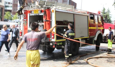 Βούτηξαν στις λάσπες για να βγάλουν τα αυτοκίνητά τους! (+vid)