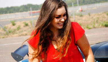 H Lotus Elise ονομάστηκε από αυτό το κορίτσι