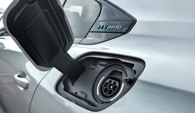 Υβριδικά τα Peugeot 3008 και 508