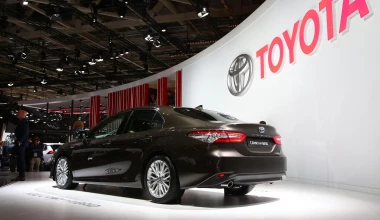 Το υβριδικό Camry αντικαθιστά το Toyota Avensis