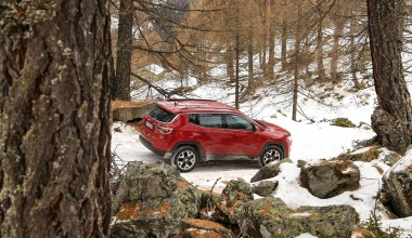 Οι καλύτερες γιορτές: Με χιόνι και Jeep (vid)